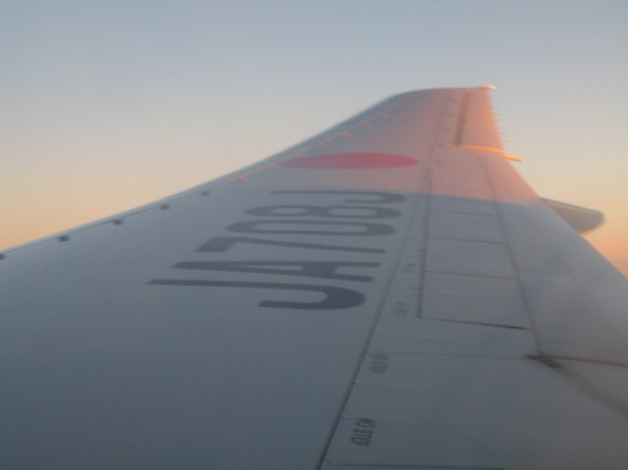 Un couché de Soleil sur l'aile de l'avion entre Zürich (ZRH) et Tokyo Narita (NRT)